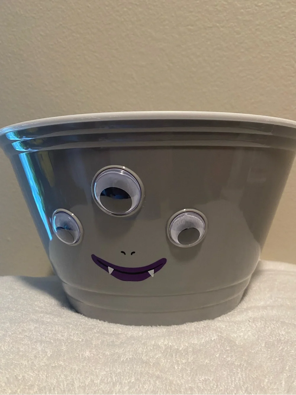 Gray Googly-Eyed Monster Face Vampire Halloween Candy Serve Bowl BPA FREE